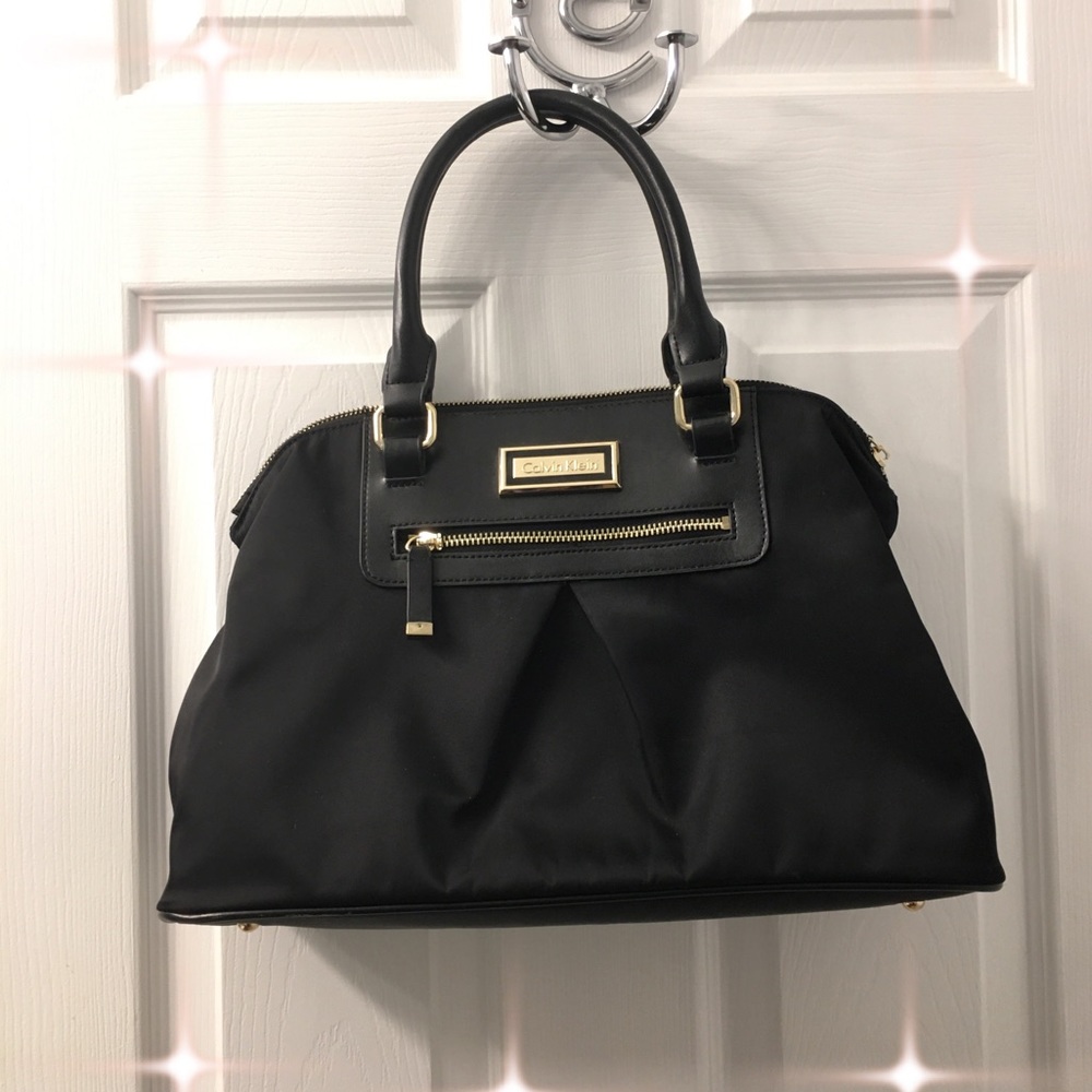 ⭐️🖤CALVIN KLEIN Black and Gold Purse🖤 ⭐️